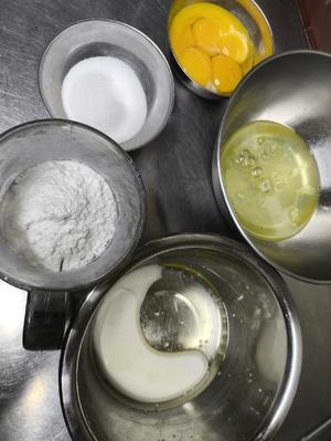 How to Make Original Cake Roll Step 1