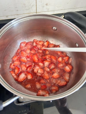 How to make a strawberry cake from strawberry jam Step 2