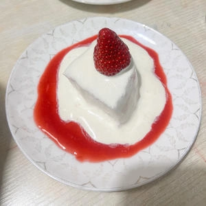 How to Make a Strawberry Cake with Strawberry Sauce Step 22