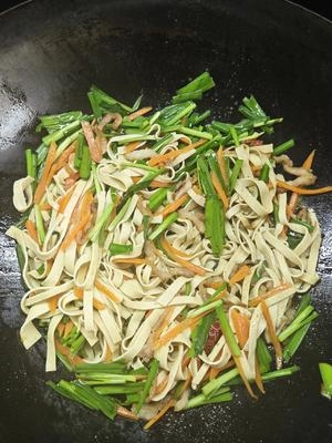 Stir Fried Chives with Thousand Sheets Step 5