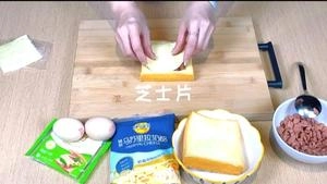 How to Make Sunny Side Up Cheese Toast Step 3