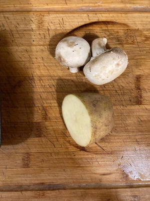 How to Make Curry Potato Chicken Thighs with Middle Eastern Flavor Step 2