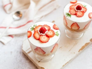 Strawberry Dessert|High Value Strawberry Cream Cake Cups Step 11