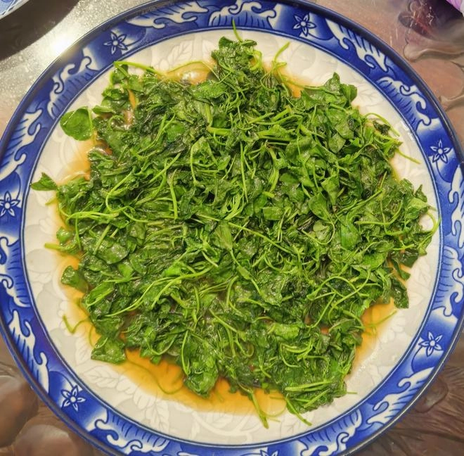 Close-up of 7 Steps to Wine-Scented Herb Heads