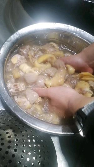 Stewed Duck with Tea Tree Mushrooms Step 7