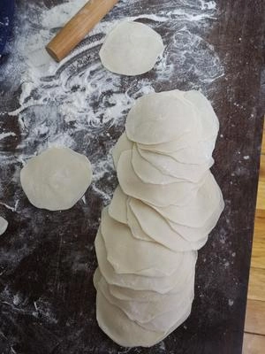 How to Make Steamed Dumplings with Fresh Shrimp and Chives Step 5