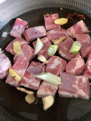 How to make pork ribs stew, step 1