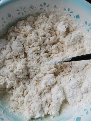 How to Make Steamed Dumplings with Fresh Shrimp and Chives Step 1