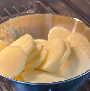 How to Make Potato Sticky Cheese Balls/Pancakes Step 1