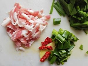 Stir Fried Chives with Thousand Sheets Step 2