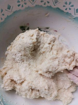How to Make Steamed Dumplings with Fresh Shrimp and Chives Step 2
