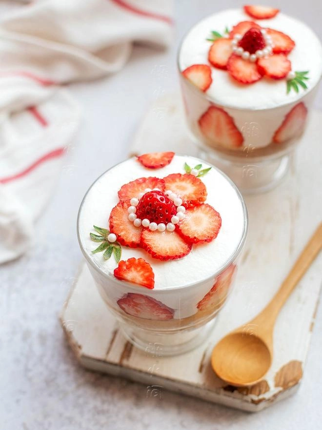Close-up of Strawberry Cream Cake Cups Strawberry Dessert|『High value』Strawberry Cream Cake Cup?