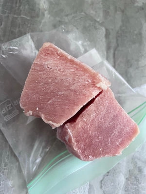 How to make family version of pork in a pot Step 1