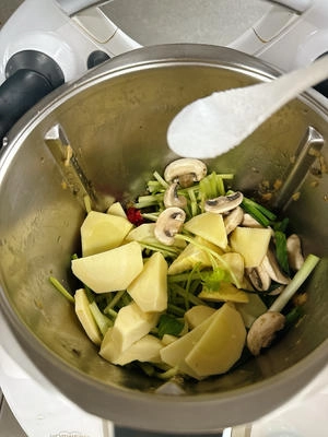 Stir Fried Beef Tenderloin with Snow Vegetables and Spring Bamboo Shoots (Cuisinart Version) Step 8