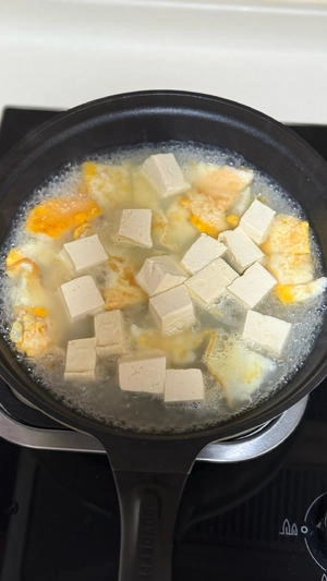 How to Make Cabbage, Tofu and Egg Soup Step 3