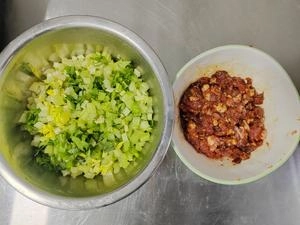How to Make Minced Pork with Celery Step 1
