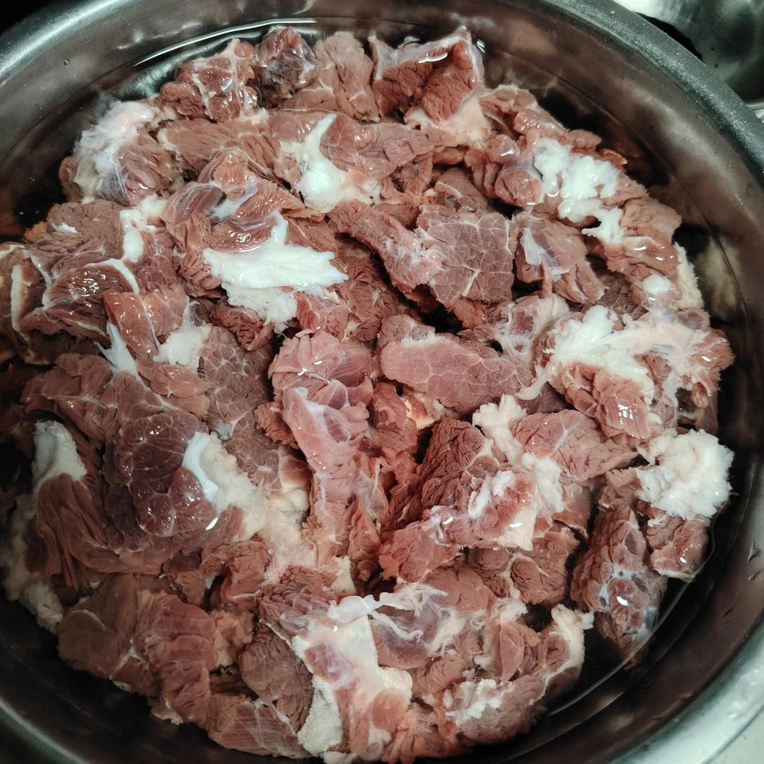 Close-up of simmer fried beef